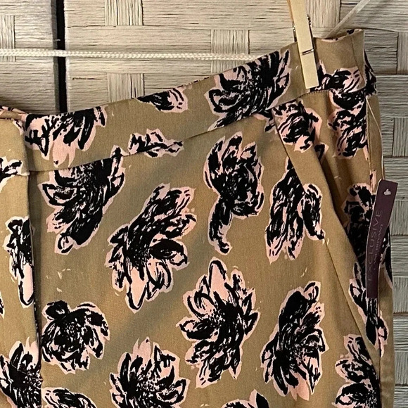 Lane Bryant floral print tan, pink black ankle pants loose fit stretch plus size - Picture 3 of 11